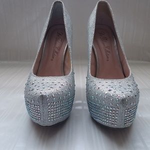 Stylish platform bling pump